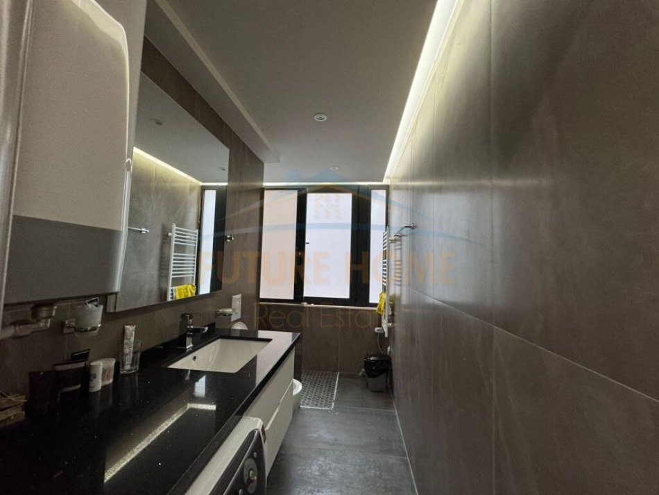 Tirane, shitet apartament 3+1+Ballkon Kati 5, 131 m² 340.000 € (Isa Boletini)