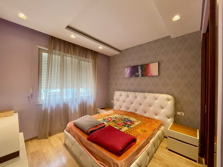 Tirane, jepet me qera 3+1 , 138 m² 900 € (RRUGA KARL GEGA)