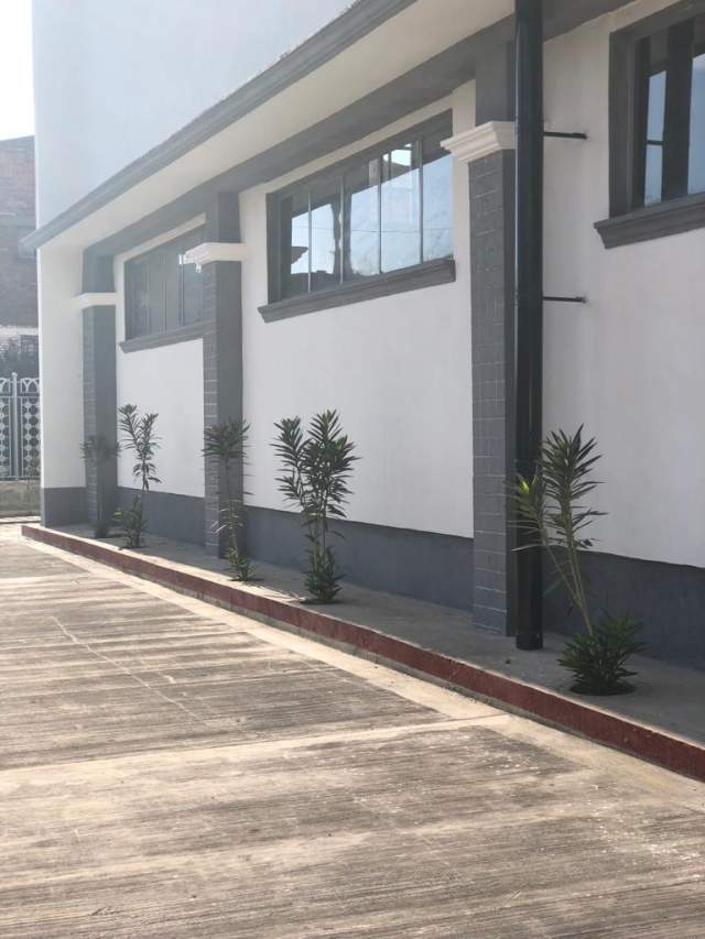 Elbasan, jepet me qera ambjent biznesi 4.000 m² 1.500 Euro