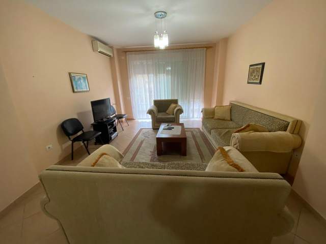 Tirane, jepet me qera apartament 2+1+BLK Kati 3, 122 m² 700 Euro (Sheshi Willson)