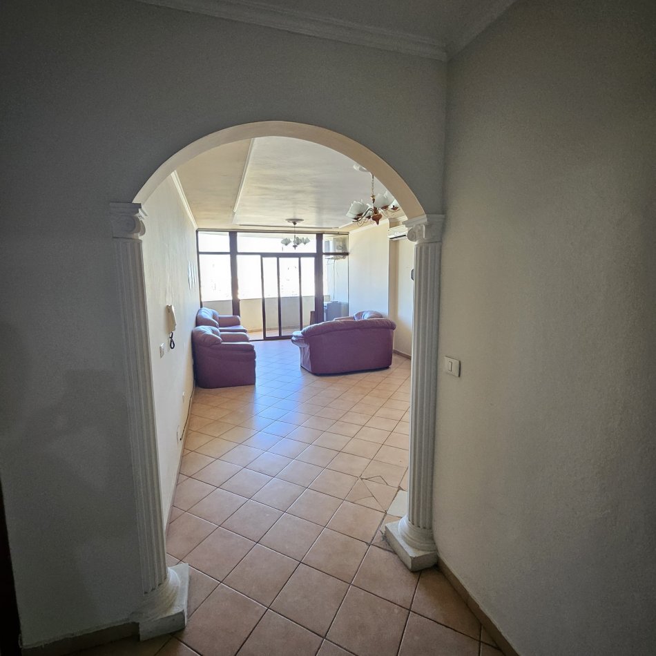 Tirane, jepet me qera apartament 1+1 Kati 11, 100 m² 550 € (Delijorgj)