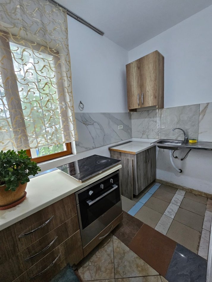 Tirane, jepet me qera Vile 1+1+Ballkon Kati 1, 60 m² 400 € (Frang bardhi)