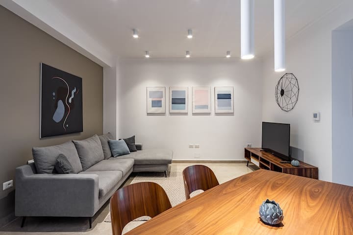 Tirane, shes apartament 2+1+Ballkon Kati 5, 112 m² 340.000 € (Qender (fiks te Tregu Çam - Sheshi Skenderbej))