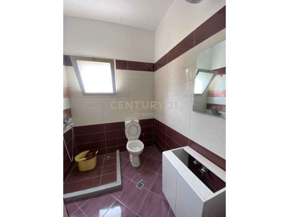Tirane, jepet me qera apartament 3+1+Ballkon Kati 3, 110 m² 450 € (Rruga e Kokonozeve, 700 - 800 metra larg UET)