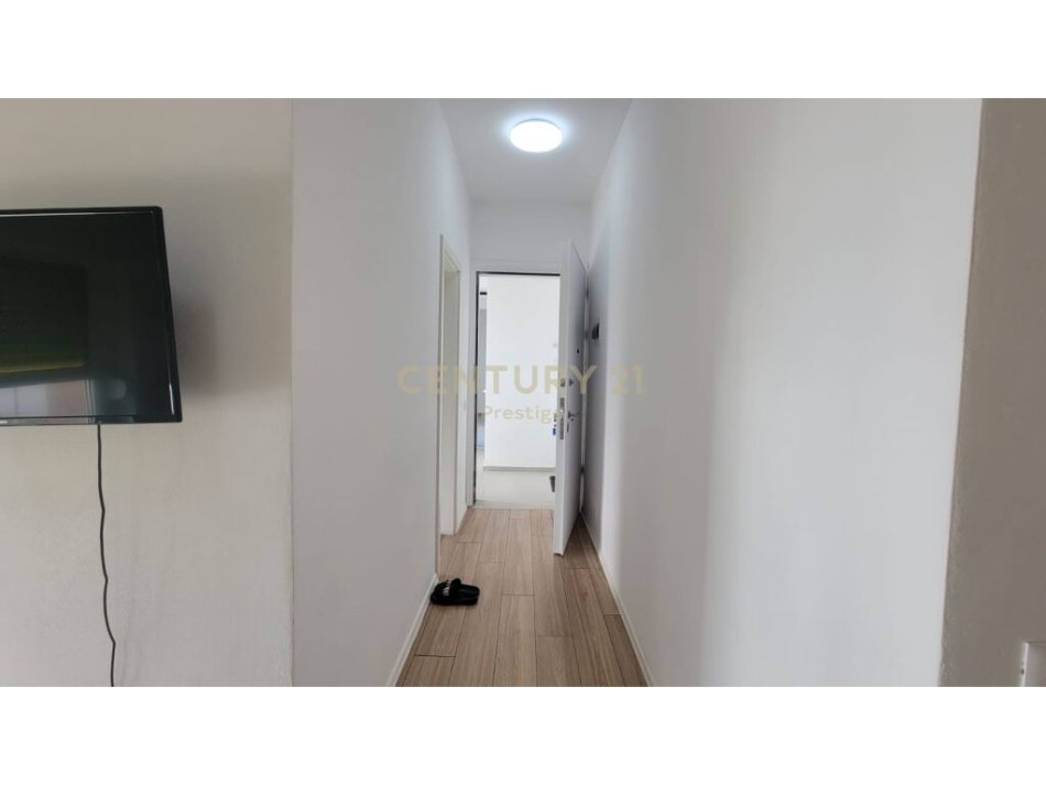 Tirane, jepet me qera apartament 2+1+Ballkon Kati 4, 85 m² 450 € (KOMPLEKSI MANGALEM, ALI DEMI)