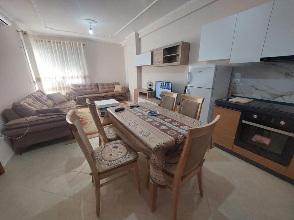 Vlore, jepet me qera apartament 1+1+Ballkon Kati 3, 64 m² 300 € (rruga transballkanike)