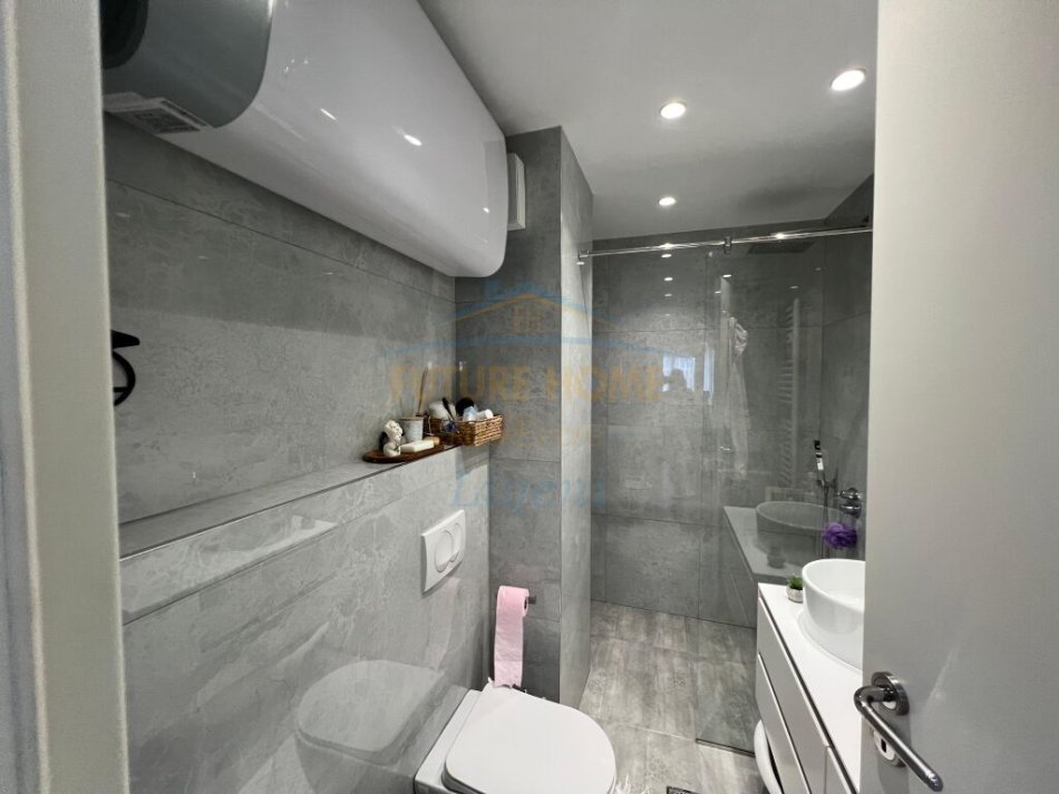 Tirane, jepet me qera apartament 2+1+Ballkon, Kati 4, 96 m² 800 € (Liqeni i Thate)