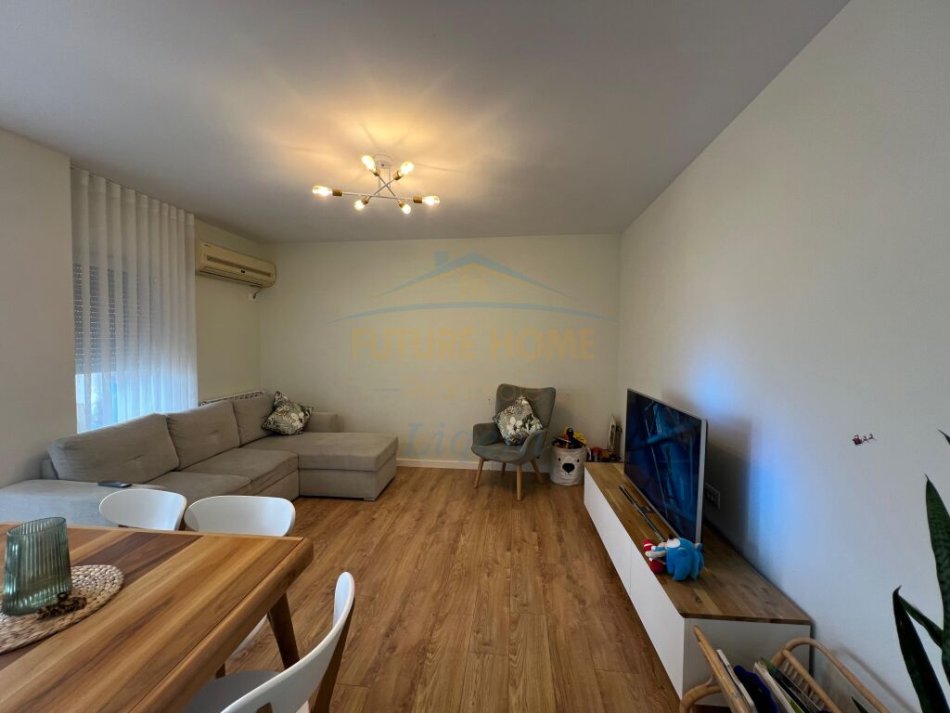 Tirane, jepet me qera apartament 2+1+Ballkon, Kati 4, 96 m² 800 € (Liqeni i Thate)