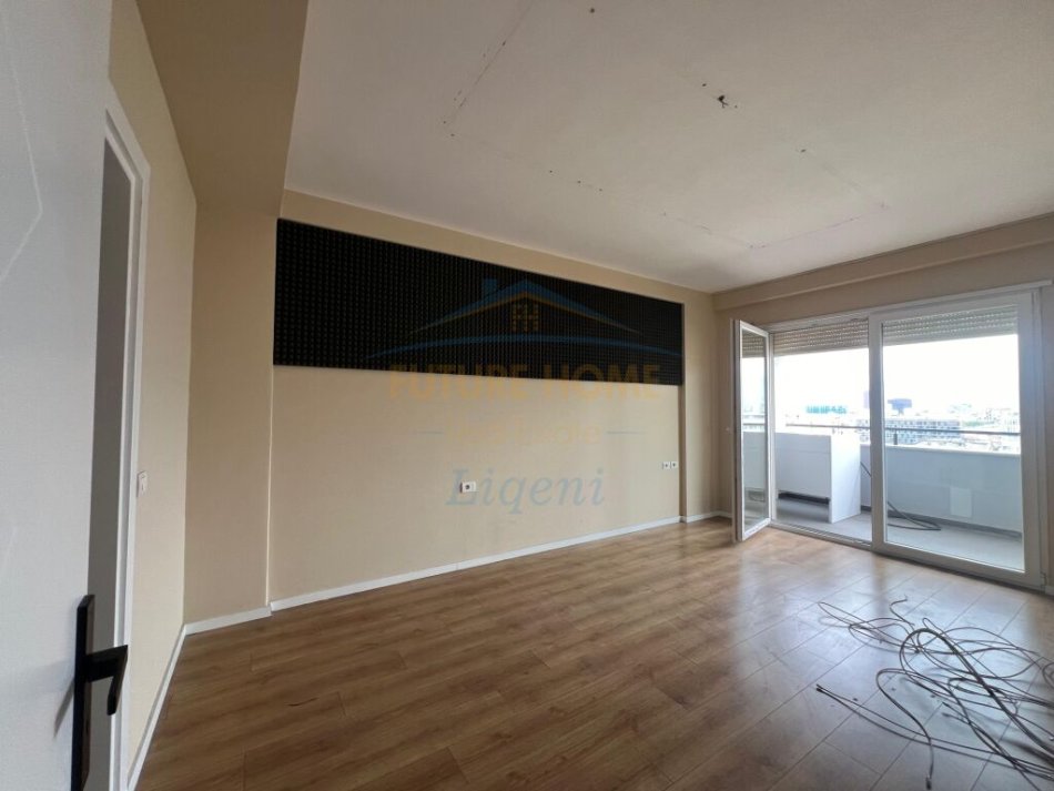 Tirane, jepet me qera apartament 2+1, Kati 10, 142 m² 950 € (Komuna e Parisit)