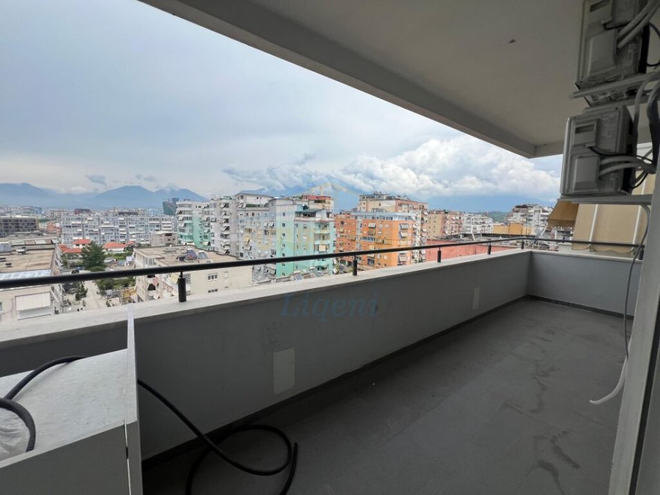 Tirane, jepet me qera apartament 2+1, Kati 10, 142 m² 950 € (Komuna e Parisit)