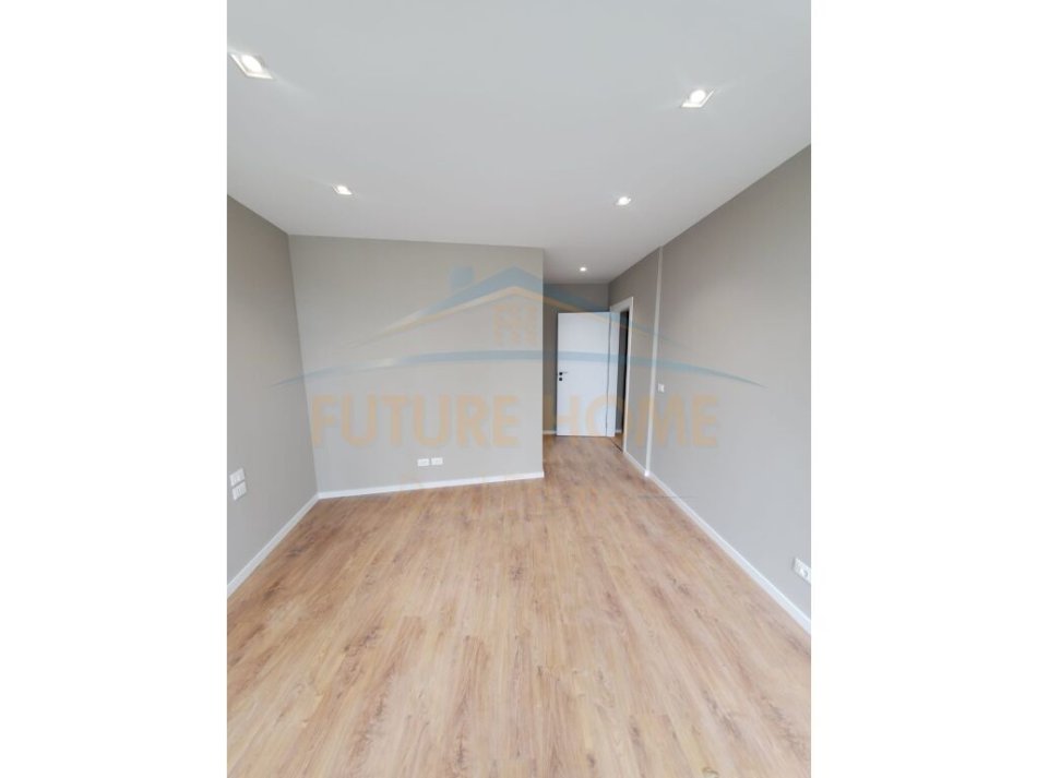 Tirane, jepet me qera apartament 2+1+Ballkon, Kati 3, 124 m² 1,300 € (Rruga e Kosovareve)
