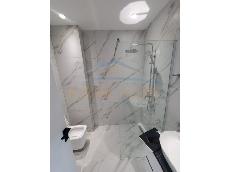 Tirane, jepet me qera apartament 2+1 Kati 3, 105 m² 1.300 € (Depo, Lake View)