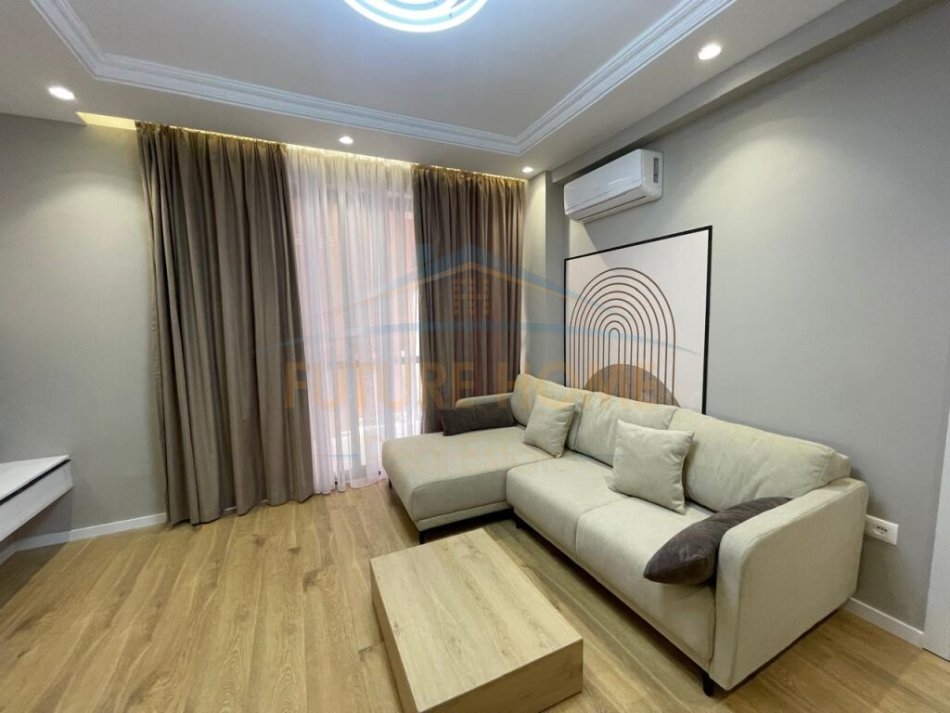 Tirane, shitet apartament 1+1 , 54 m² 148.000 € (21 Dhjetori)