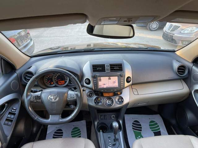Tirane, shes xhip Toyota RAV4 Viti 2009, 9.200 Euro