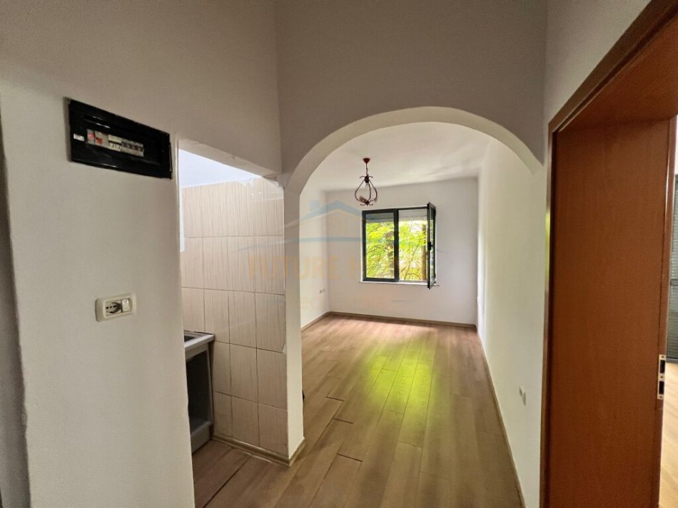 Tirane, shitet apartament 1+1, Kati 4, 45 m² 130,000 € (Blloku)