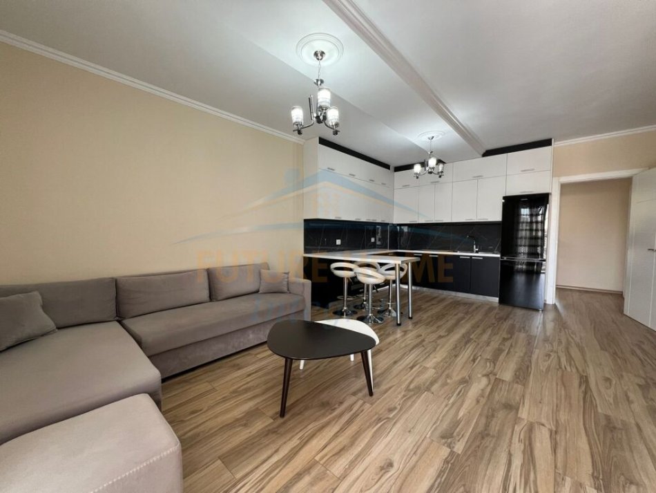 Tirane, shitet apartament 2+1+Ballkon Kati 7, 97 m² 235,000 € (Komuna e Parisit)