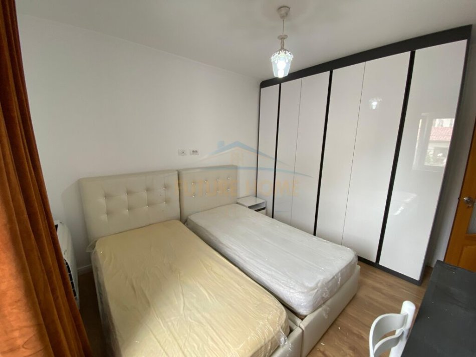 Tirane, jepet me qera 3+1 Kati 2, 1.000 € (Bulevardi Zogu I.)