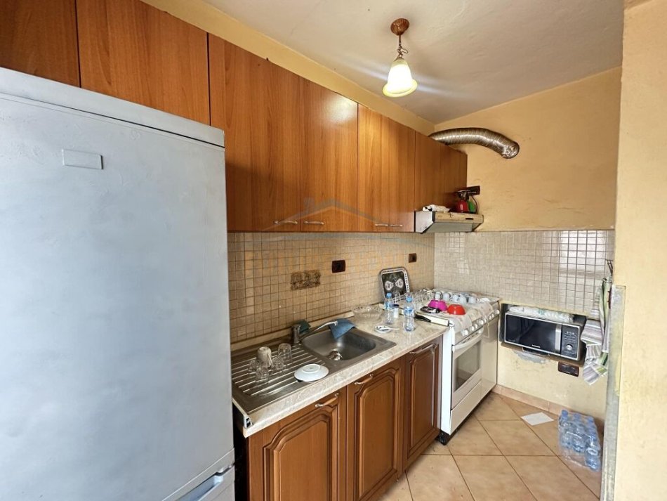 Tirane, shes apartament 2+1+Ballkon Kati 5, 79 m² 115.000 € (Rruga Thanas Ziko)