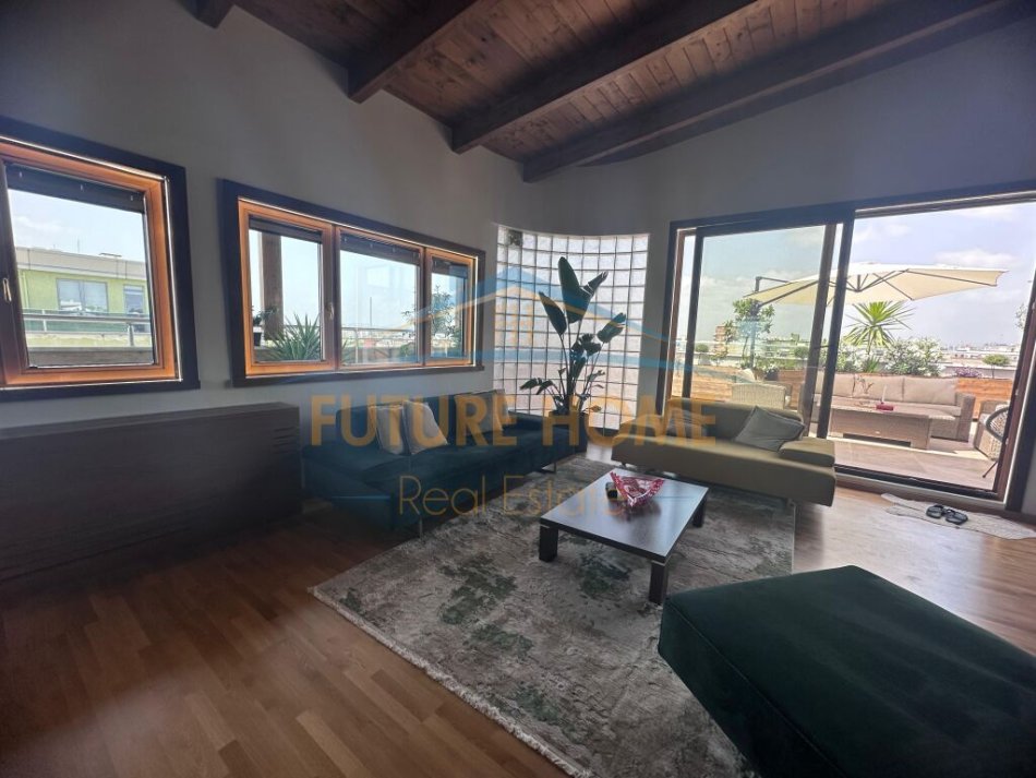 Tirane, shitet Dublex Kati 10, 340 m² (sheshi willson bllok)