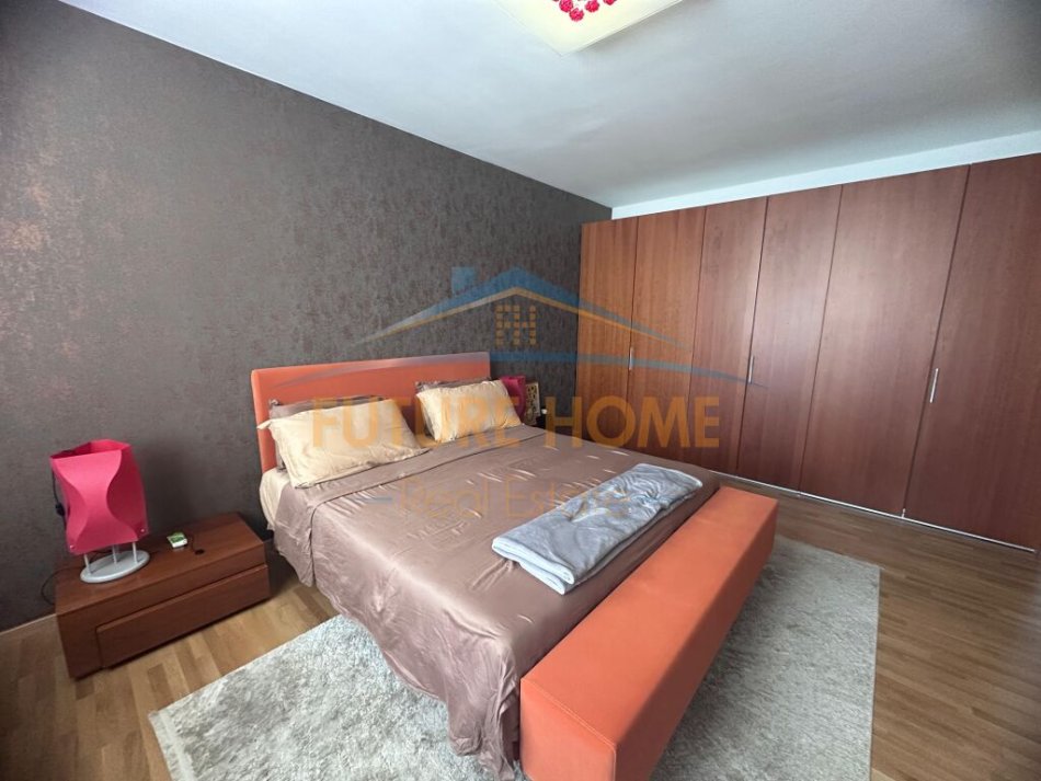 Tirane, shes apartament duplex 3+1+Ballkon Kati 10, 340 m² 1,350,000 € (Sheshi Willson)