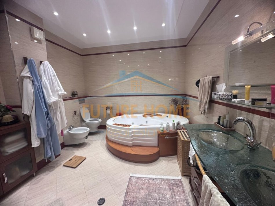 Tirane, shes apartament duplex 3+1+Ballkon Kati 10, 340 m² 1,350,000 € (Sheshi Willson)