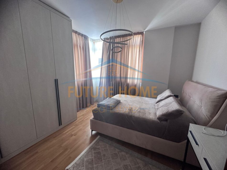 Tirane, shitet Dublex Kati 10, 340 m² (sheshi willson bllok)