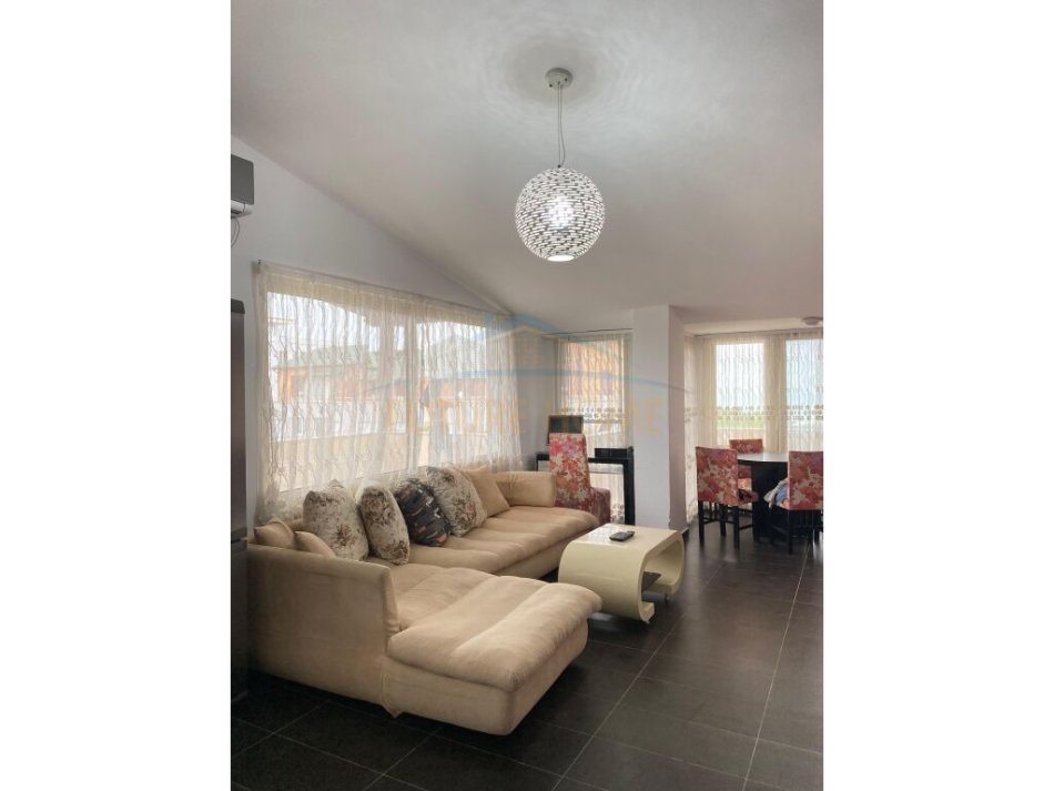 Mali Robit, shitet apartament+verande | Penthouse 2+1+Aneks+Ballkon Kati 4, 94 m² 125.000 € (Mali i Robit)