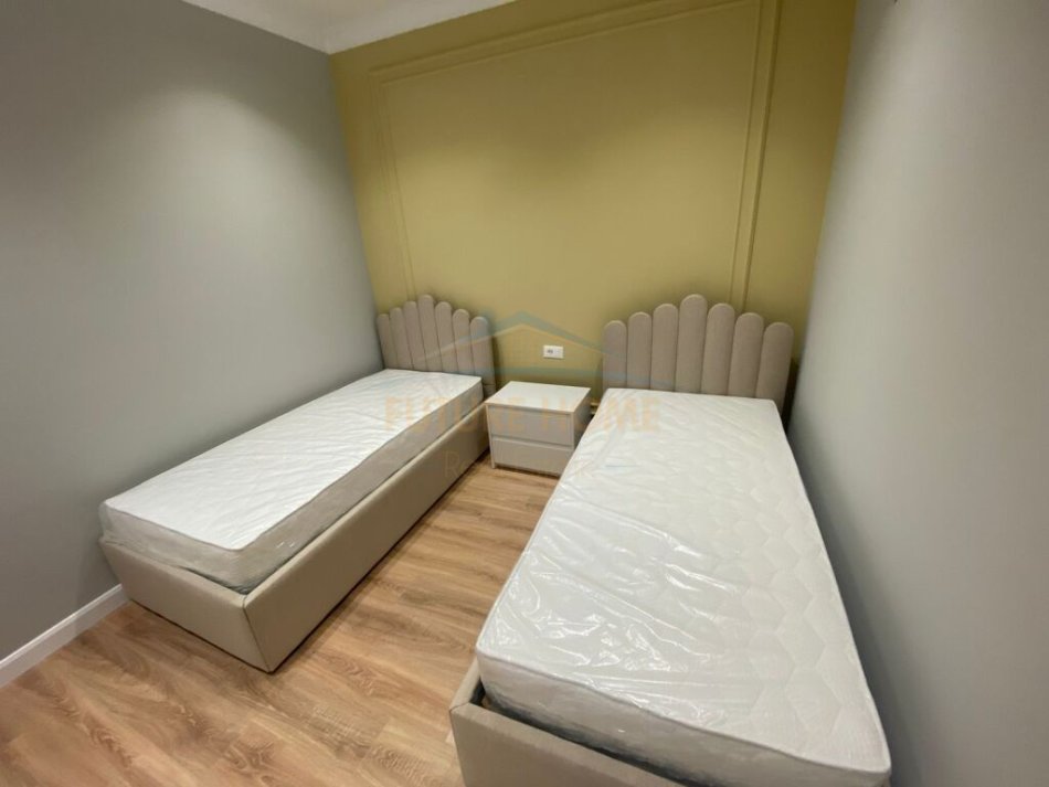 Tirane, jepet me qera 2+1+Ballkon Kati 9, 1 m² 650 € (Rruga e Dibres)