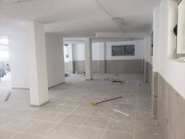 Tirane, jepet me qera garazh Kati 0, 240 m² 700 Euro (RRUGA HERMAN GMEINER)