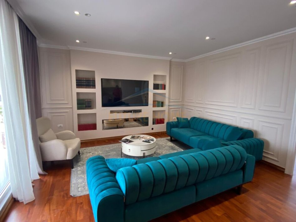 Tirane, jepet me qera apartament 2+1+Ballkon Kati 10, 120 m² 1,200 € (Rruga e Kavajes)