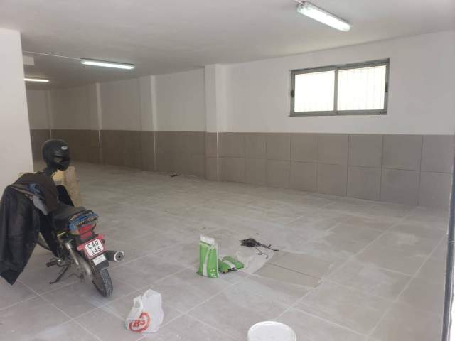 Tirane, jepet me qera garazh Kati 0, 240 m² 700 Euro (RRUGA HERMAN GMEINER)