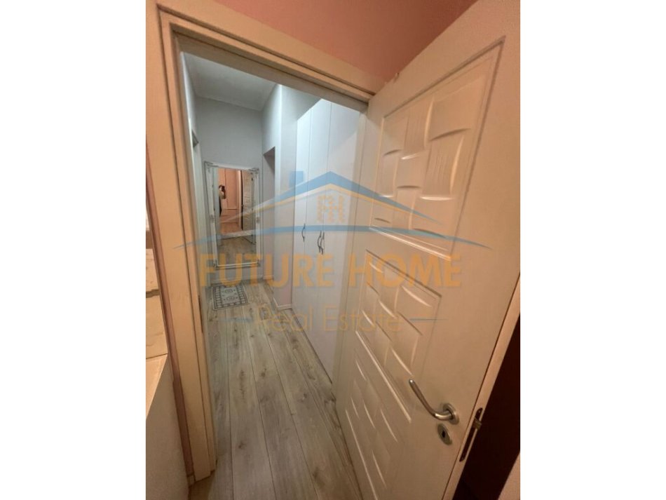 Tirane, jepet me qera apartament 2+1+Ballkon Kati 5, 150 m² 750 € (Shallvaret)