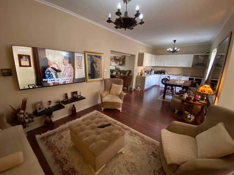 Tirane, shitet apartament 2+1+Ballkon Kati 3, 111 m² 260,000 € (Ambsada Amerikane)
