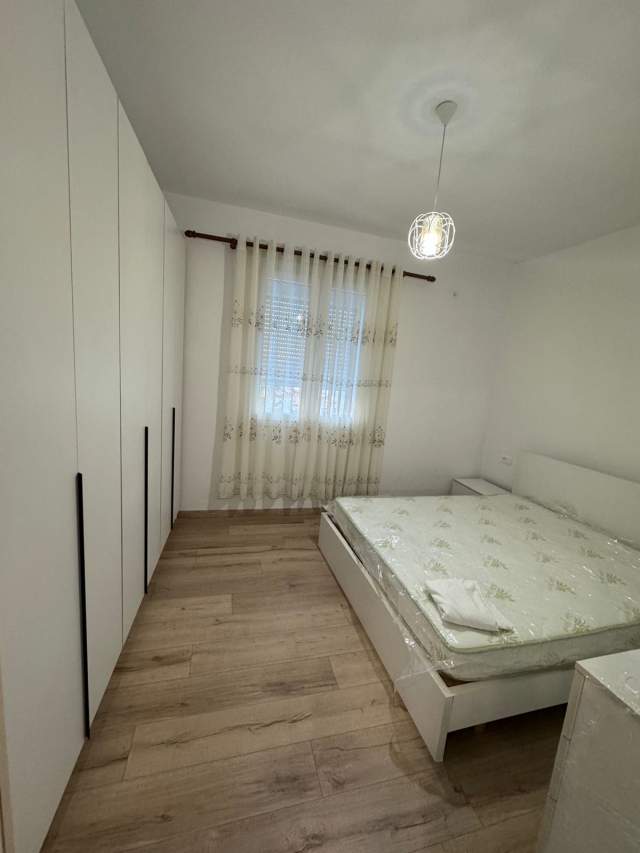 Tirane, jepet me qera apartament 1+1+A+BLK Kati 3, 70 m² 500 Euro (prane Vodafonit)