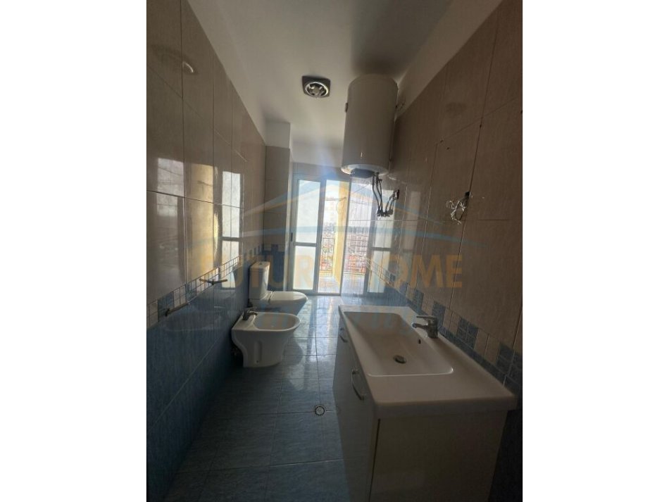 Tirane, shitet apartament 2+1 Kati 11, 101 m² 170,000 € (Rruga e Kavajes)
