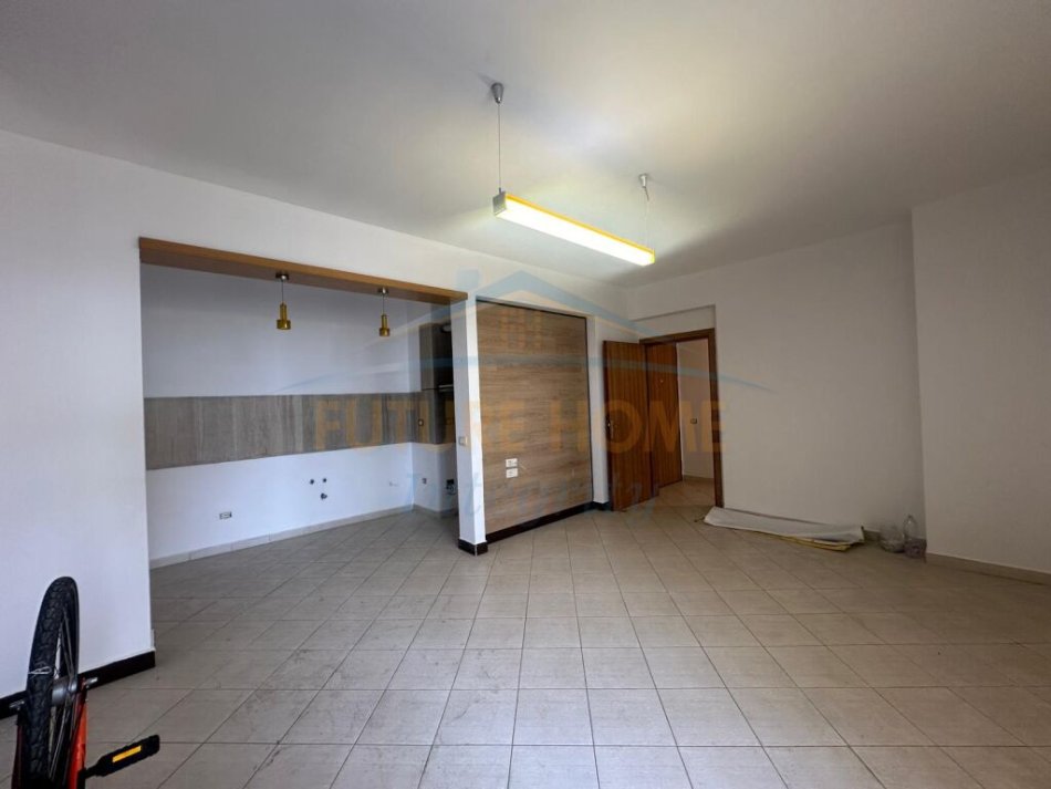 Tirane, shitet apartament 2+1 Kati 11, 101 m² 170,000 € (Rruga e Kavajes)