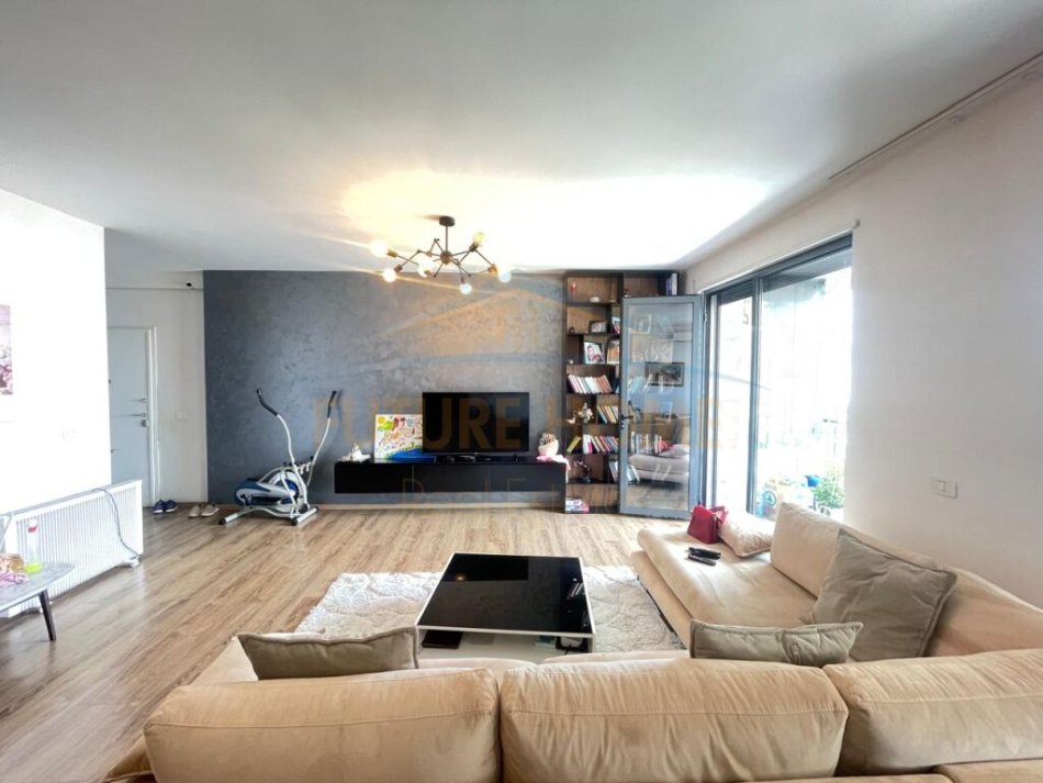 Tirane, jepet me qera apartament 2+1+Ballkon Kati 7, 120 m² 800 € (Ish Parku)