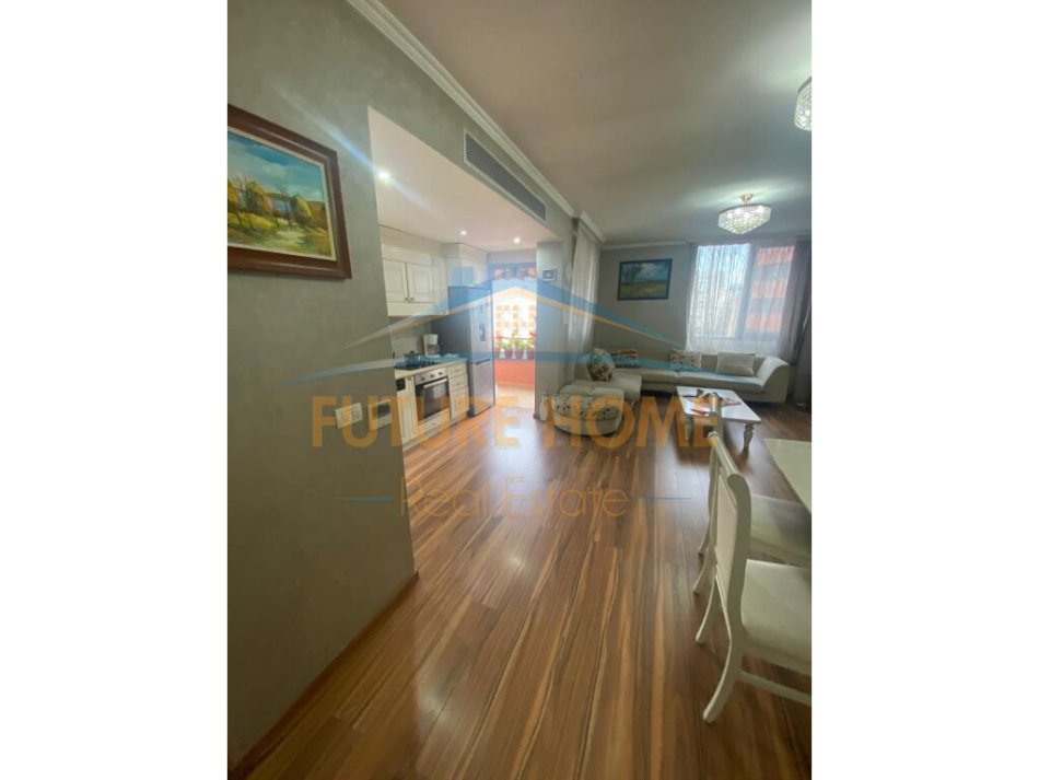 Tirane, jepet me qera apartament 2+1 Kati 5, 118 m² 1,000 € (Qender)