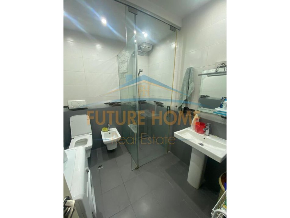 Tirane, jepet me qera apartament 2+1 Kati 5, 118 m² 1,000 € (Qender)