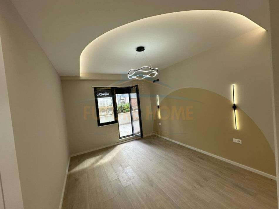 Tirane, shes apartament 2+1+Ballkon Kati 2, 113 m² 250.000 € (rruga qemal stafa)