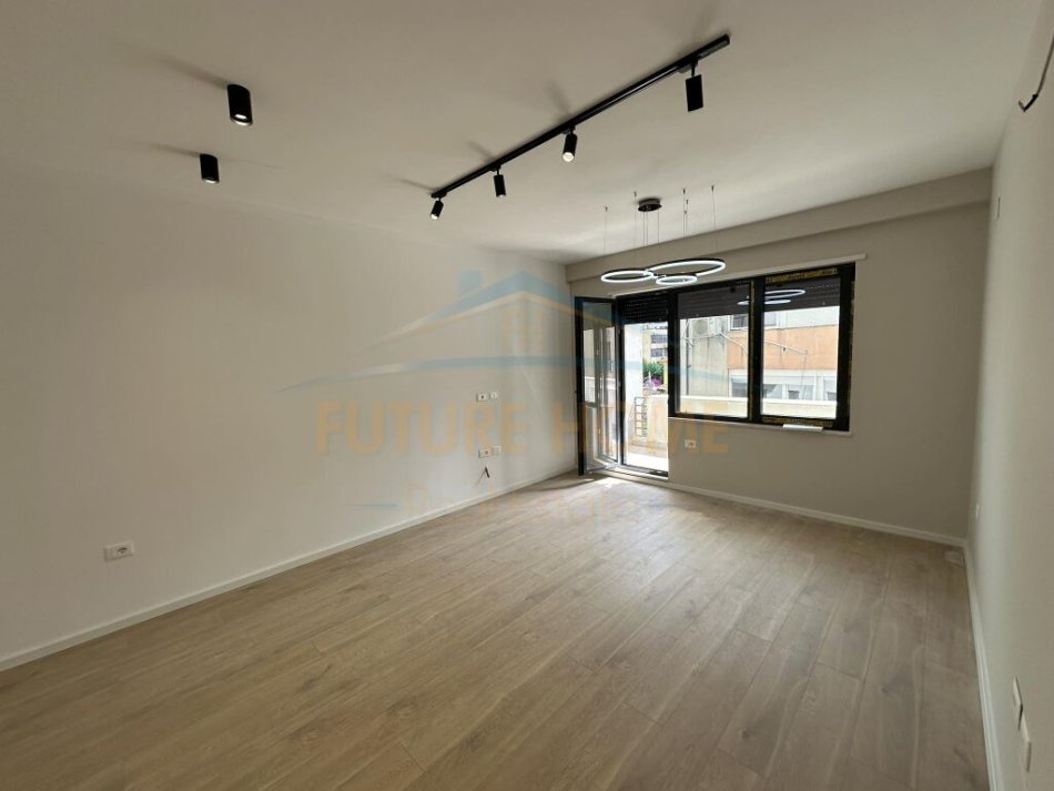 Tirane, shitet apartament 2+1+Ballkon Kati 2, 113 m² 250.000 € (Rruga Qemal Stafa)