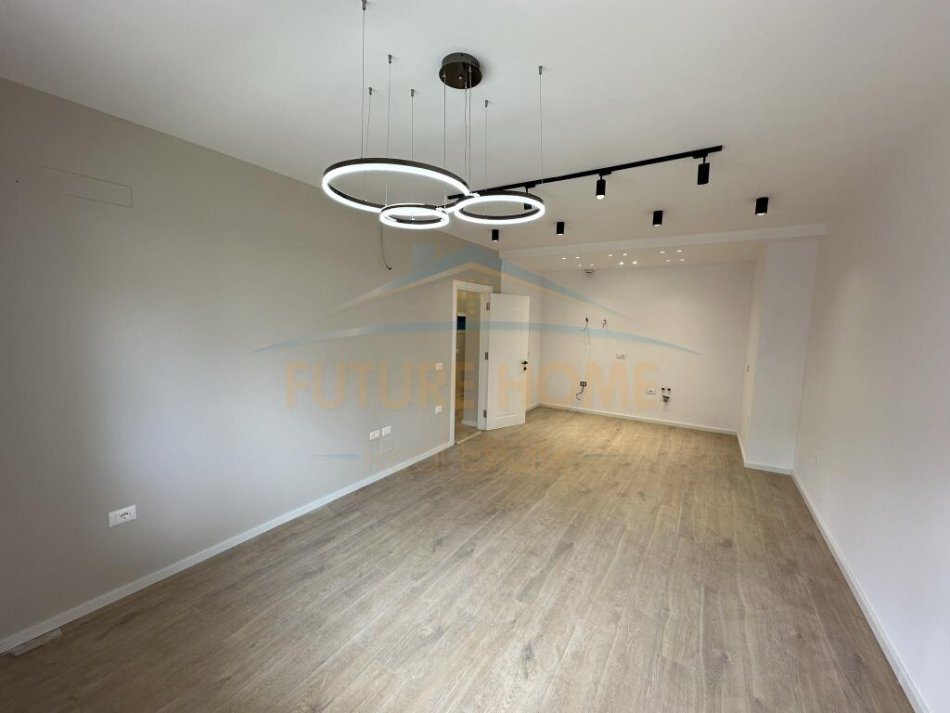 Tirane, shitet apartament 2+1+Ballkon Kati 2, 113 m² 250.000 € (Rruga Qemal Stafa)