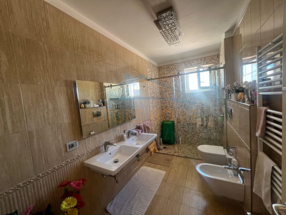 Tirane, shitet apartament 3+1, Kati 7, 139 m² 320,000 € (Tower Bridge 1)