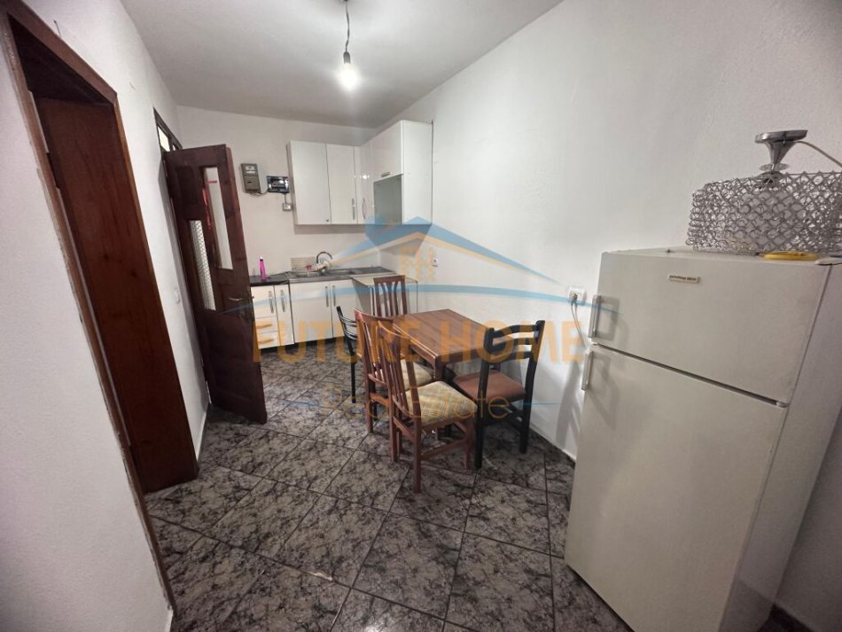 Tirane, jepet me qera apartament 1+1 Kati 0, 75 m² 450 € (Rruga Jordan Misja)