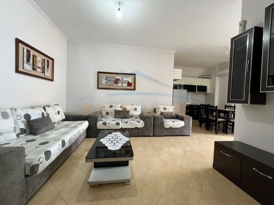 Tirane, jepet me qera apartament 1+1+Aneks+Ballkon Kati 5, 64 m² 350 € (astir)