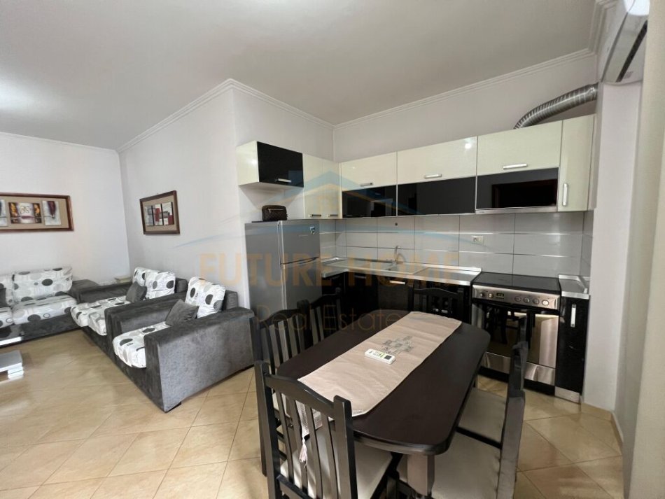 Tirane, jepet me qera apartament 1+1 Kati 5, 64 m² 350 € (Unaza e Re)