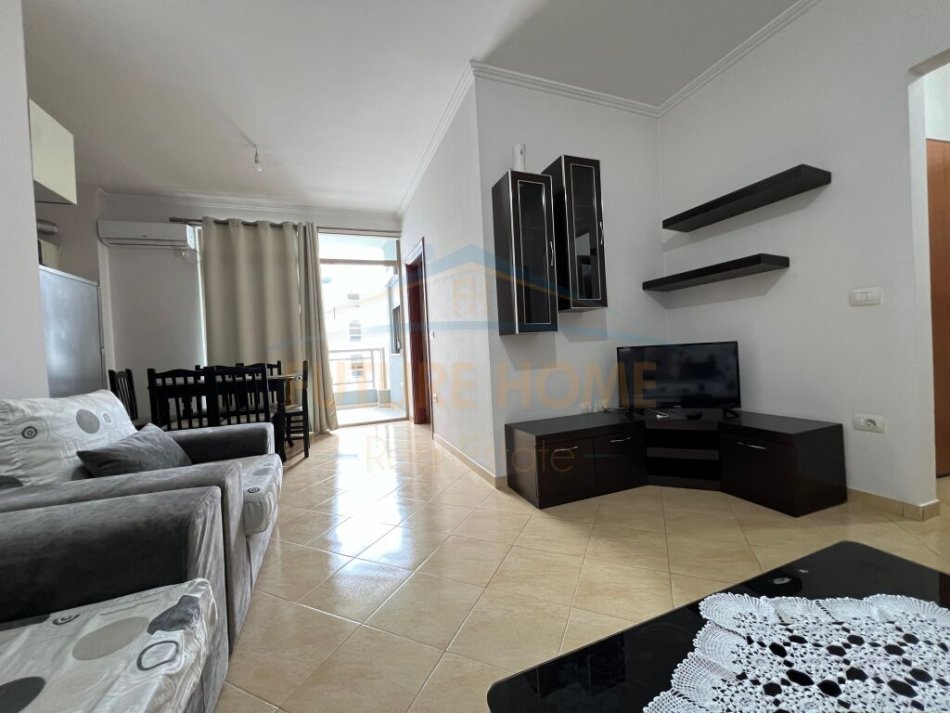 Tirane, jepet me qera apartament 1+1+Aneks+Ballkon Kati 5, 64 m² 350 € (astir)