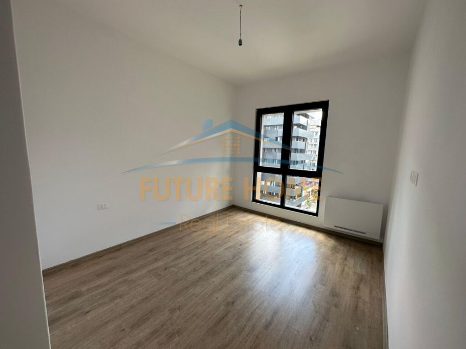 Tirane, jepet me qera zyre Kati 6, 127 m² 1.000 € (SQAURE 21)