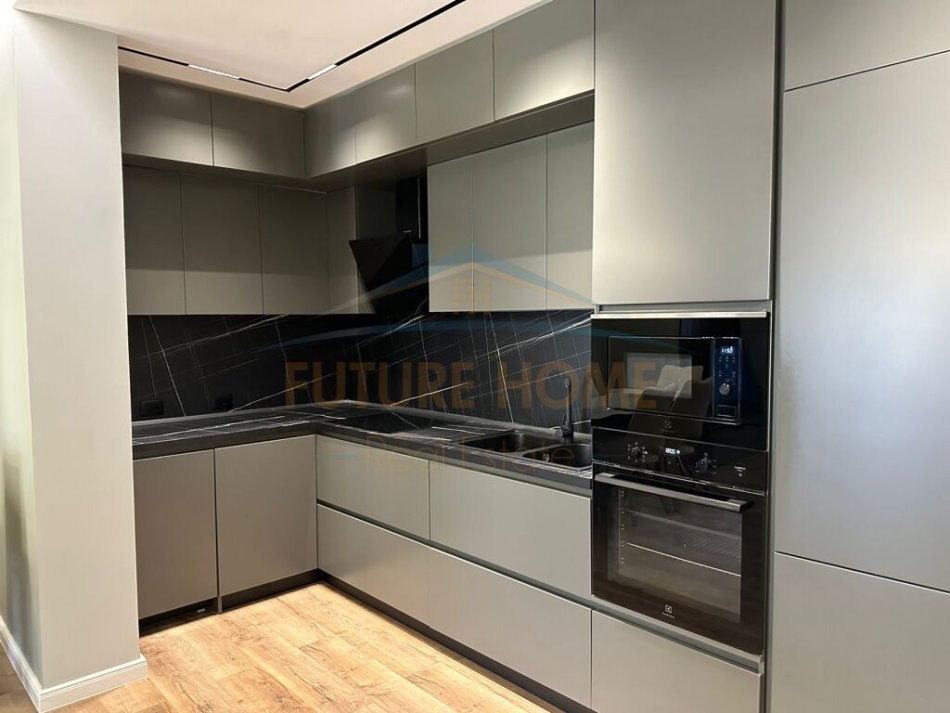 Tirane, shitet apartament 2+1+Ballkon Kati 5, 115 m² 230.000 € (Don Bosco)