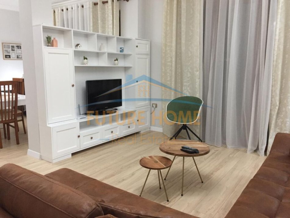 Tirane, jepet me qera apartament 2+1 Kati 3, 140 m² 900 € (Rruga e Elbasanit)